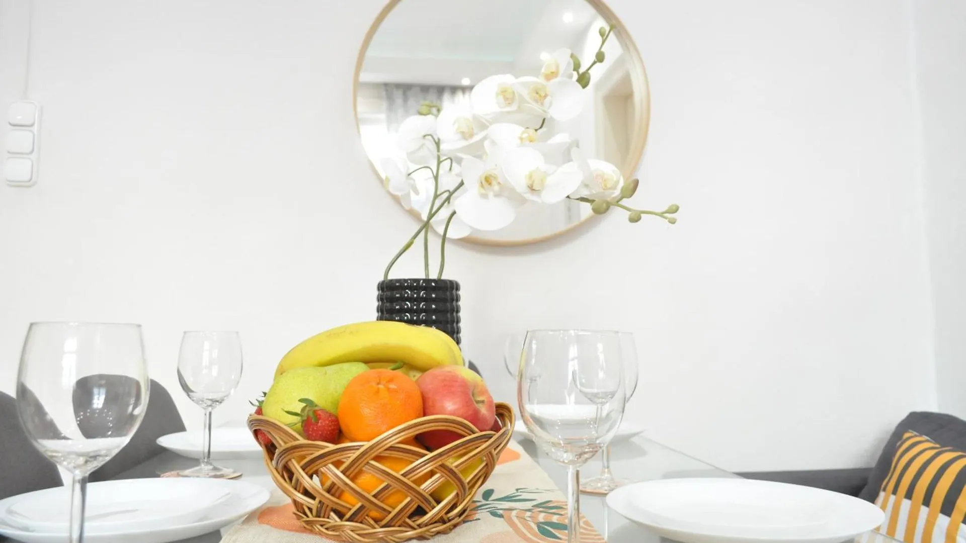 Top Central Rhapsody Residence - 4 Rooms - Steps From Major Attractions 布达佩斯