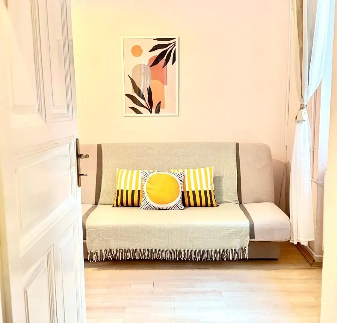 Top Central Rhapsody Residence - 4 Rooms - Steps From Major Attractions 布达佩斯 公寓