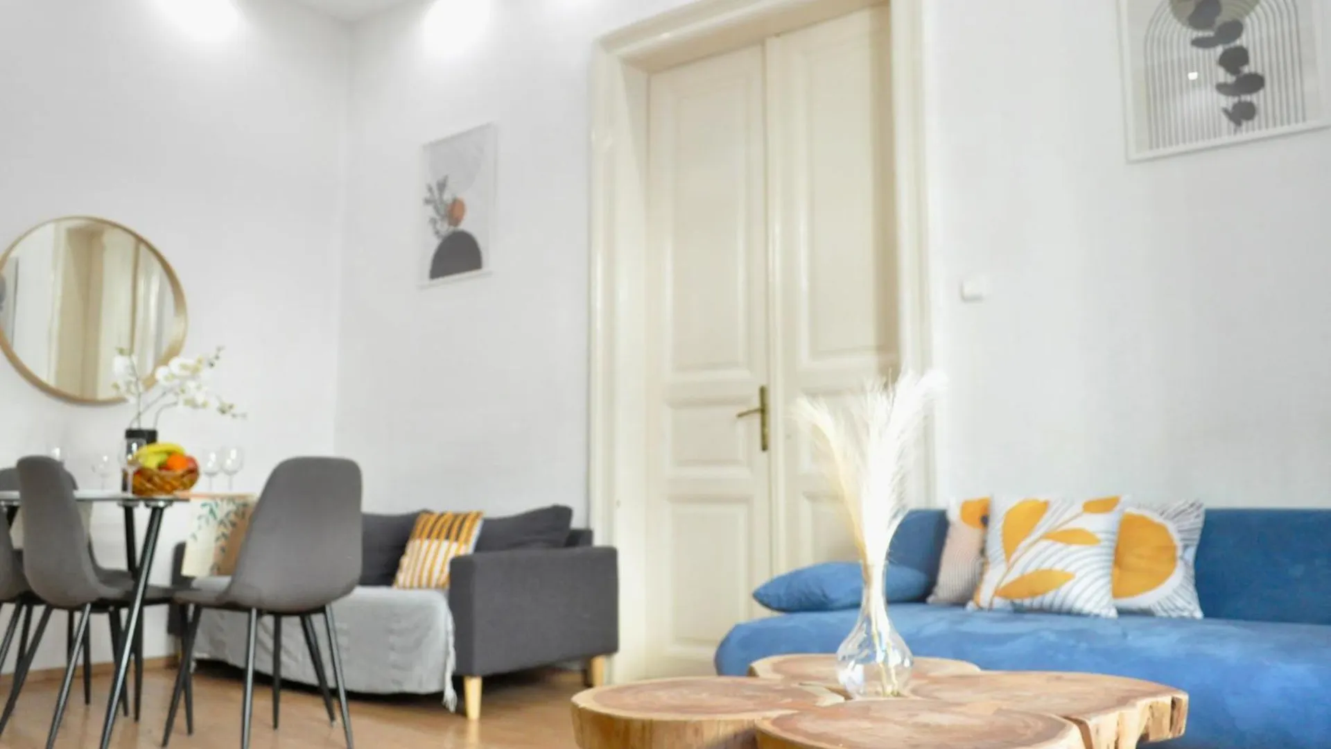 Top Central Rhapsody Residence - 4 Rooms - Steps From Major Attractions 布达佩斯 匈牙利